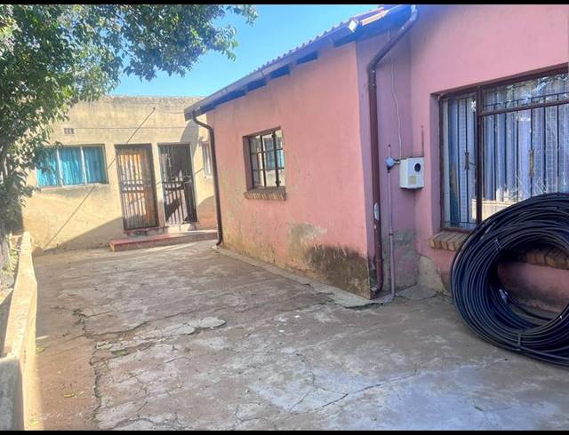 3 BEDROOM HOUSE FOR SALE IN DIEPKLOOF